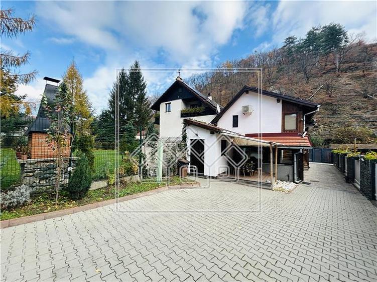 Casă individuală cu 5 camere cu Canalizare în Cisnădioara