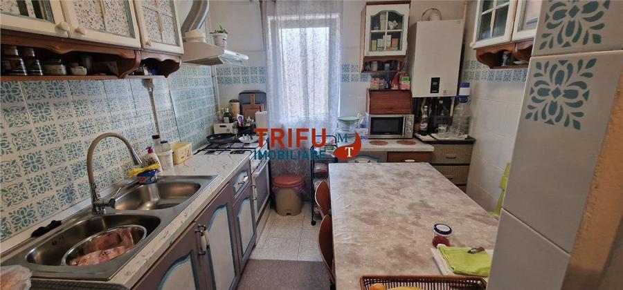 Apartament cu 3 camere decomandat, mobilat în Cetate