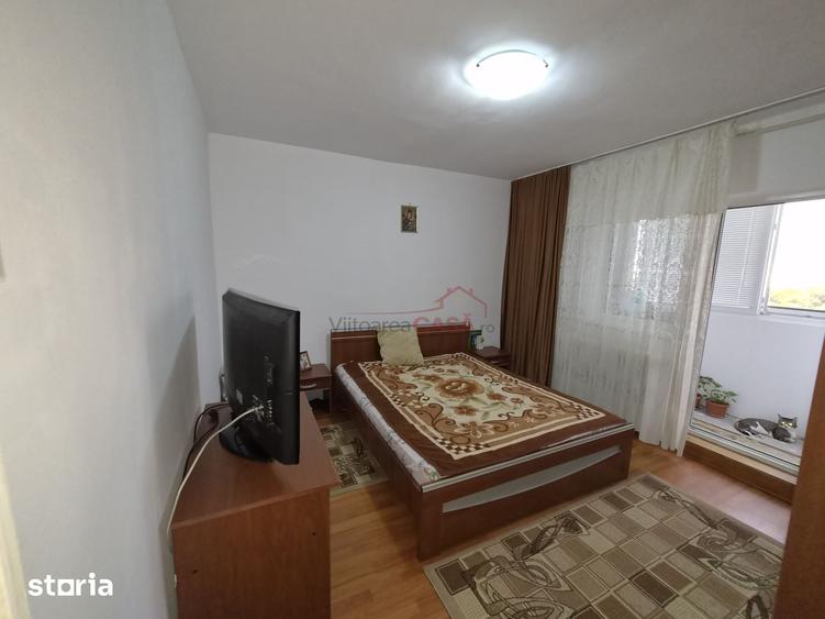 Apartament cu 3 camere în Tei