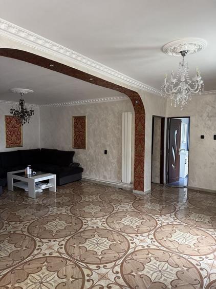 Casă cu 4 camere în Stâlpu