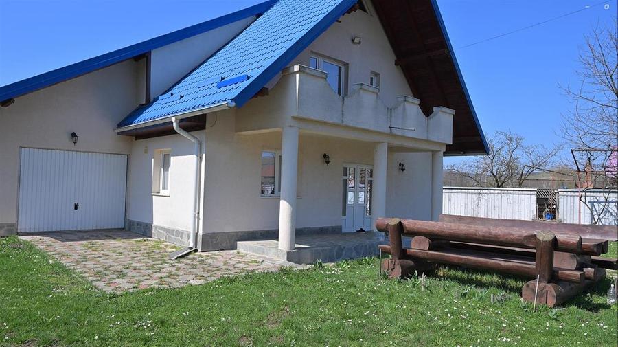 Casă individuală cu 5 camere cu Canalizare în Arghira