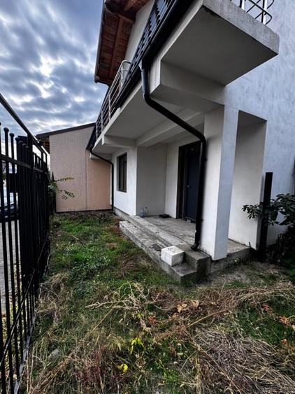 Casă individuală cu 7 camere cu Teren 301 Mp în George Enescu