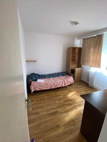 Apartament cu 3 camere decomandat în Nicolina