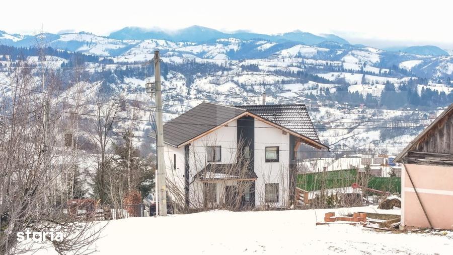 Casă cu 5 camere cu Teren 600 Mp în Bran