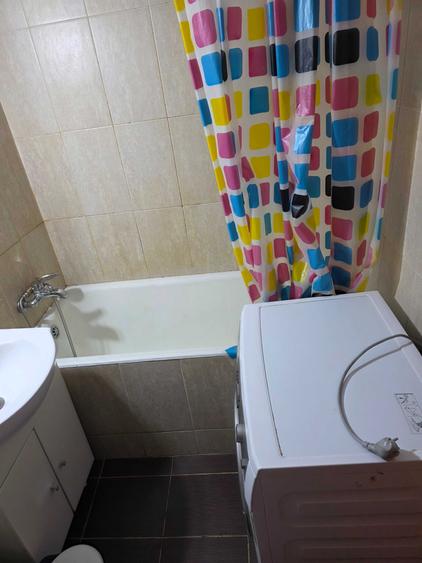Apartament cu 3 camere semidecomandat în Exterior Vest