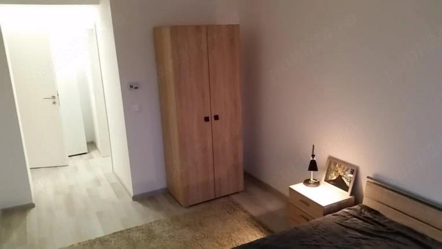 Apartament cu 3 camere decomandat în Tractorul