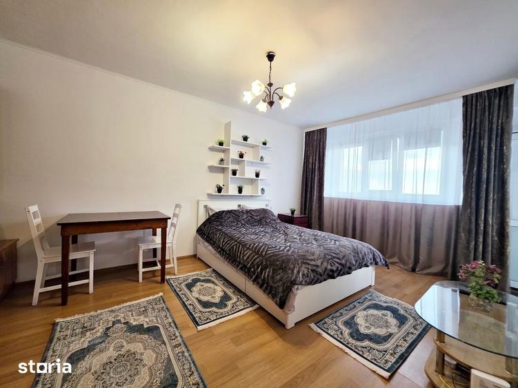 Garsonieră decomandată în Titan