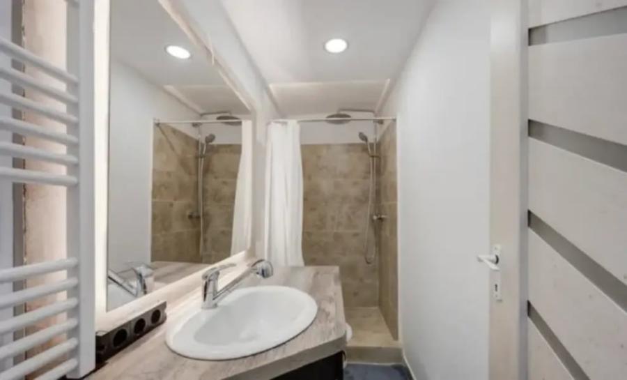 Apartament cu 3 camere semidecomandat în Bragadiru