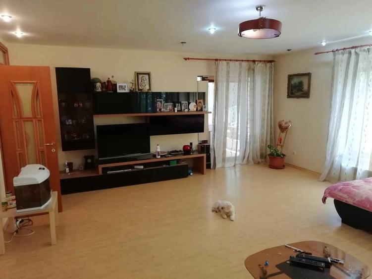 Casă individuală cu 4 camere cu Canalizare în Moșilor