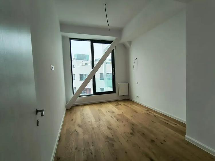 Apartament cu 4 camere decomandat în Aviației