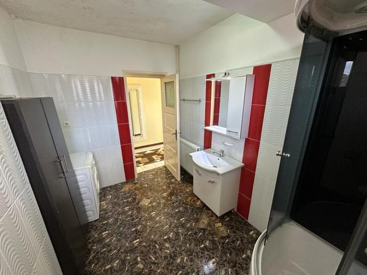 Casă individuală cu 7 camere cu Teren 757 Mp în Poiana Câmpina