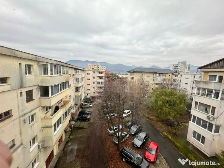 Apartament cu 4 camere decomandat, mobilat în Central