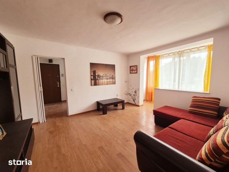 Apartament cu 3 camere decomandat în Est
