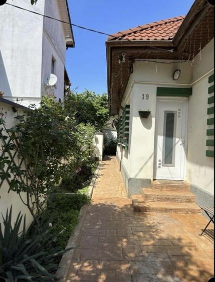 Casă cu 4 camere cu Teren 165 Mp în Vatra Luminoasă