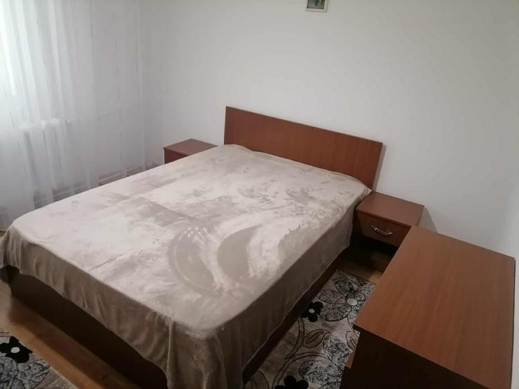 De închiriat apartament cu doua camere decomandate in zona Far -Abator - 9