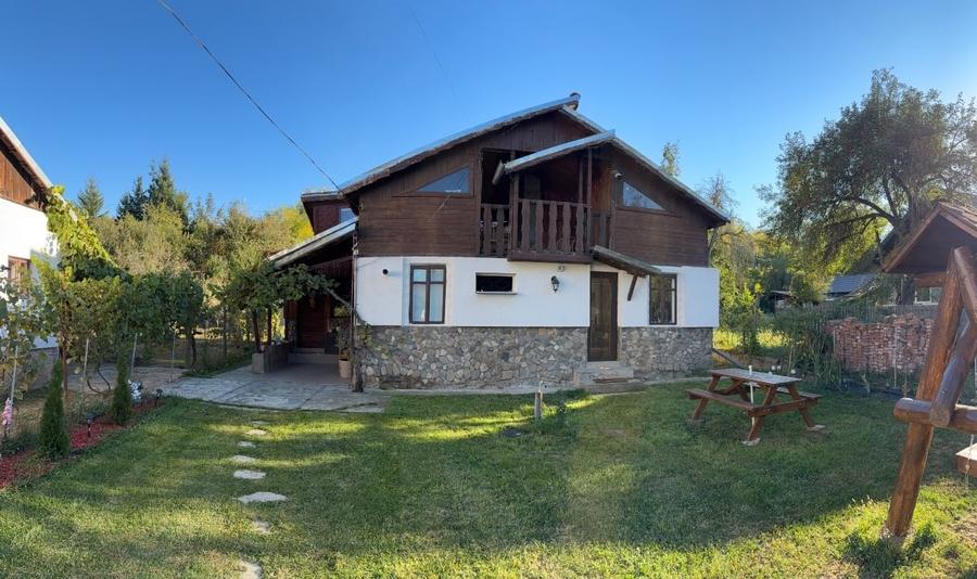 Casă individuală cu 5 camere cu Canalizare în Măgura