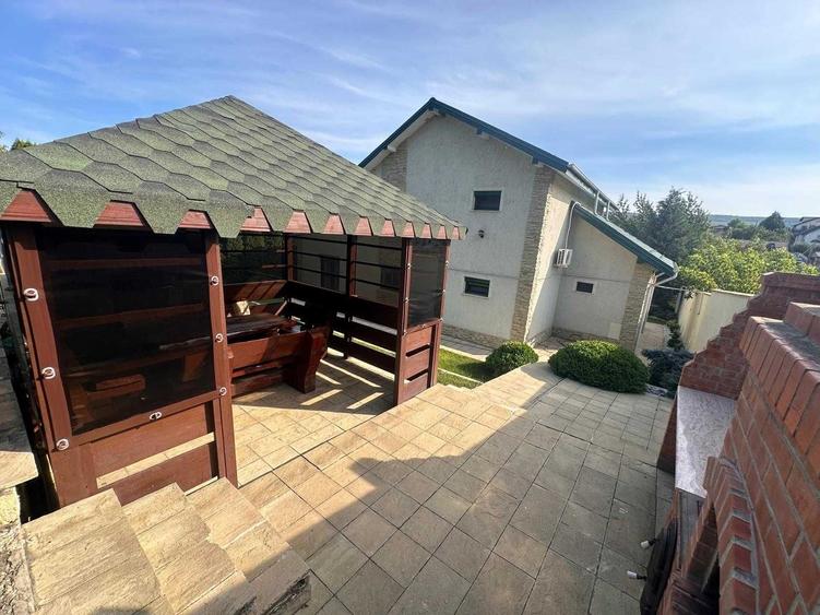 Casă cu 4 camere în Tomești