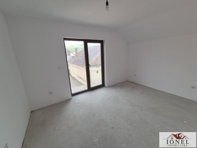 Casă individuală cu 6 camere cu Teren 804 Mp în Ciumbrud