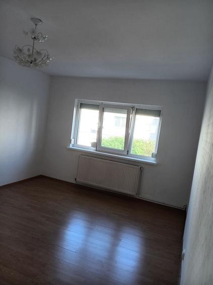 Apartament cu 2 camere decomandat în Smârdan