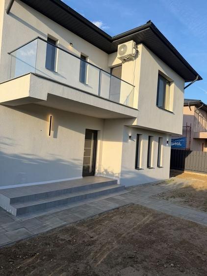 Casă cu 4 camere în Budești