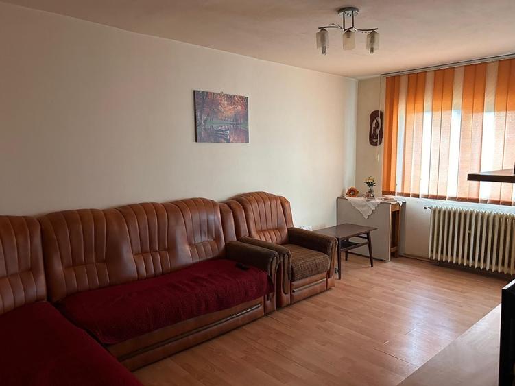 Inchiriez apartament 3 camere Marasesti - 1