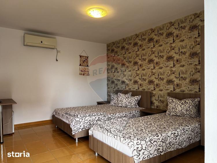 Casă cu 9 camere cu Teren 480 Mp în Limanu