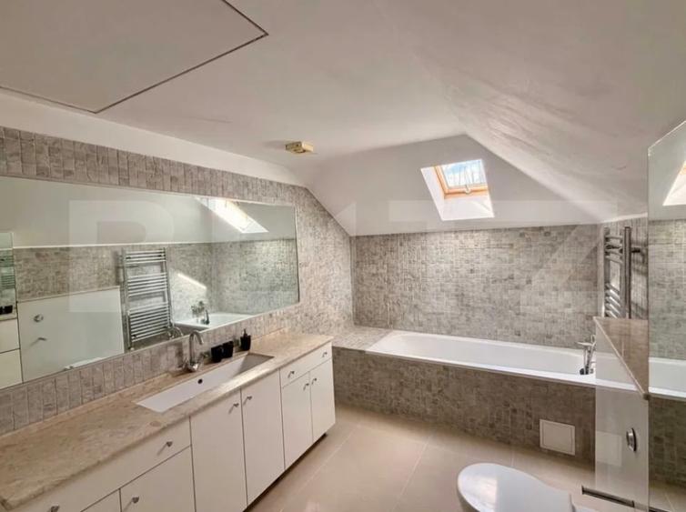 Duplex cu 10 camere cu Garaj în Cioranii de Jos
