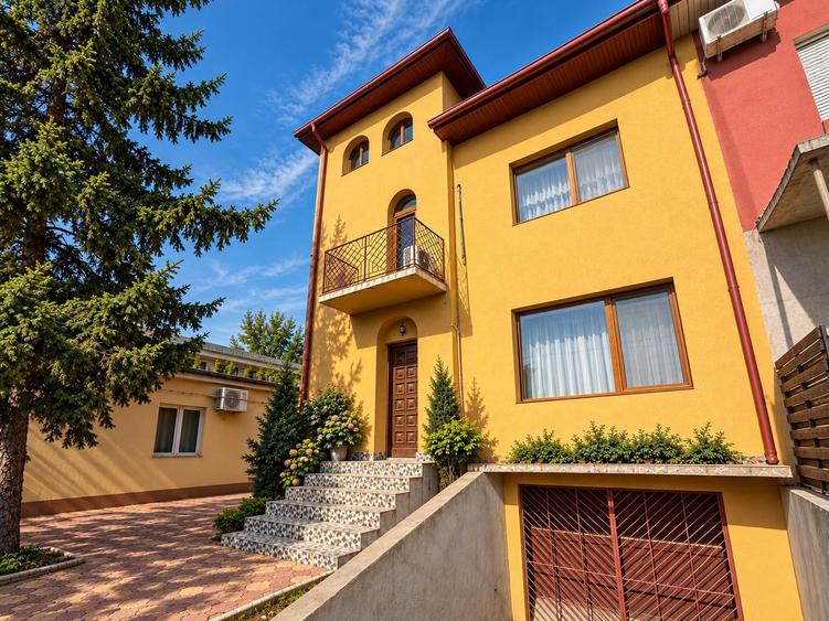 Duplex cu 5 camere cu Canalizare în Central