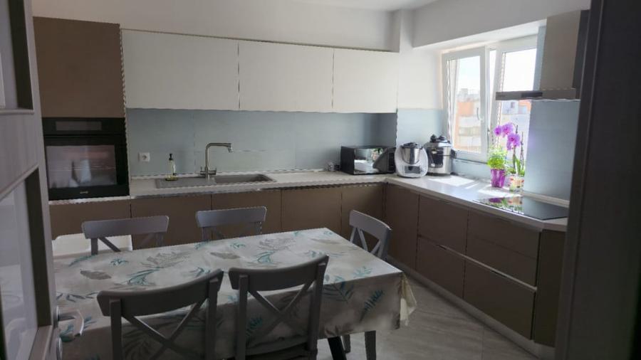 Apartament cu 3 camere decomandat în Mărăști