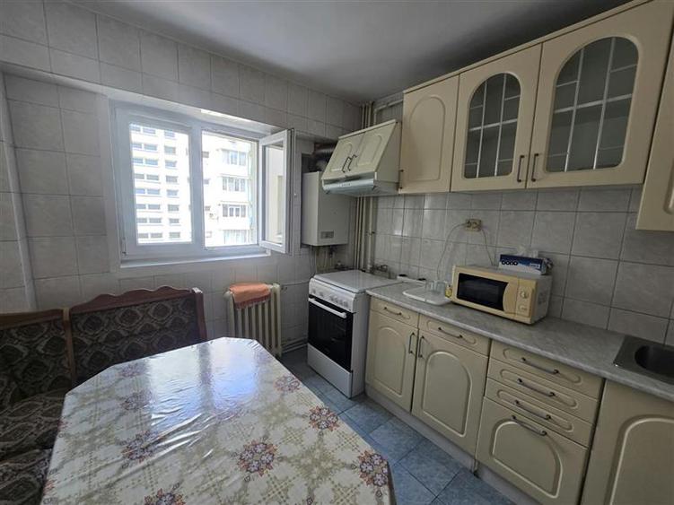 Apartament cu 4 camere decomandat în Colentina