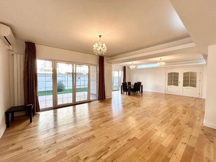 Casă cu 5 camere cu Teren 3000 Mp în Central