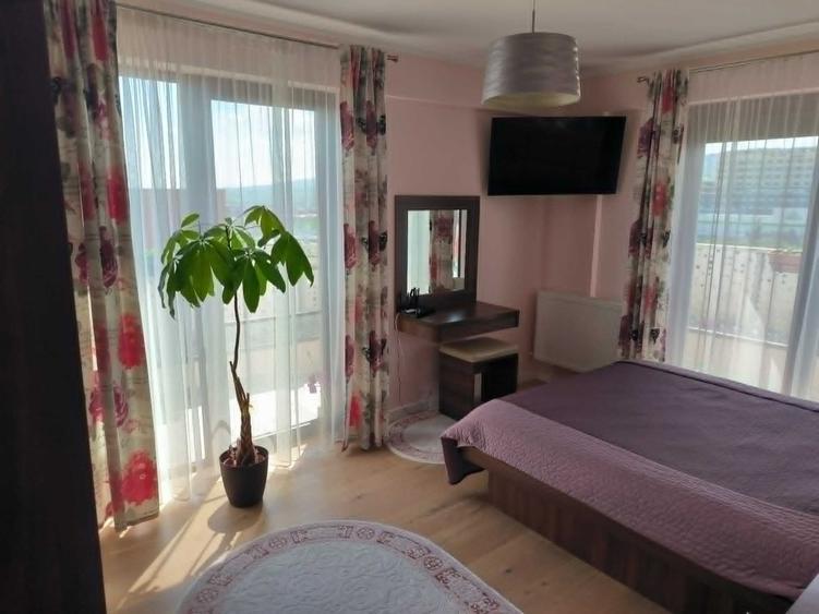 Apartament cu 3 camere decomandat în Calea Turzii