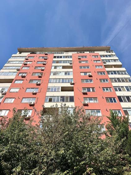 Apartament cu 3 camere semidecomandat în Drumul Taberei