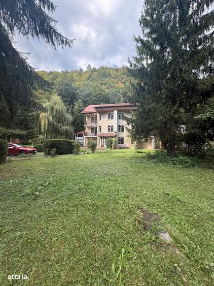 Casă cu 4 camere cu Teren 3000 Mp în Central