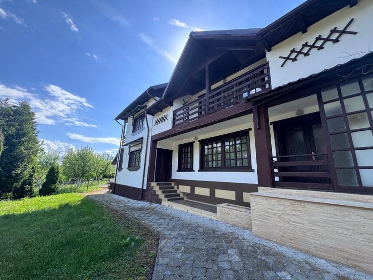 Casă individuală cu 6 camere cu Canalizare în Nord-Vest