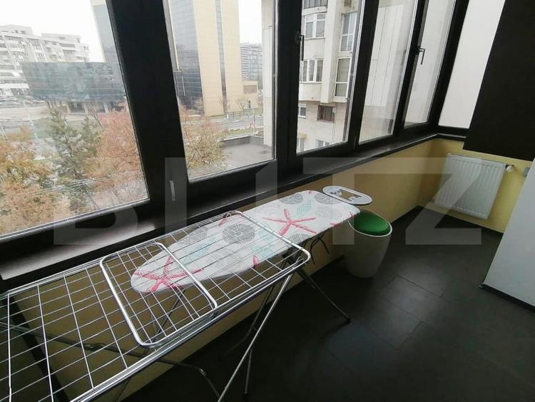 Apartament cu 4 camere decomandat, mobilat în Calea București