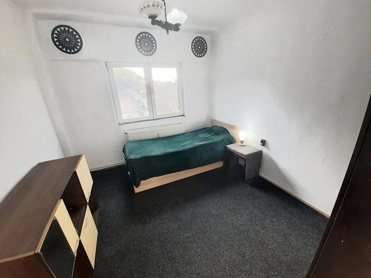 Apartament cu 4 camere decomandat în Criș