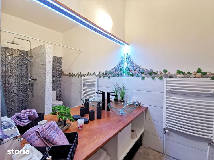 Casă cu 6 camere cu Teren 1200 Mp în Gruia