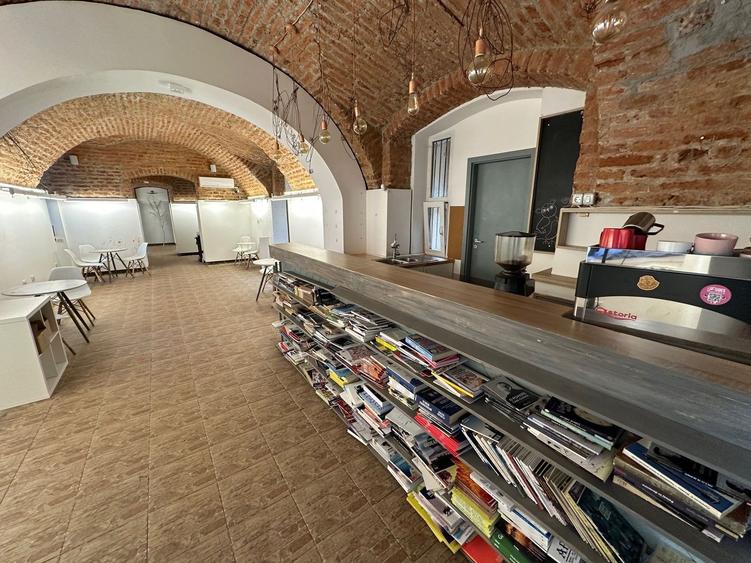 Spațiu comercial, de 155 mp, în P-ța Unirii