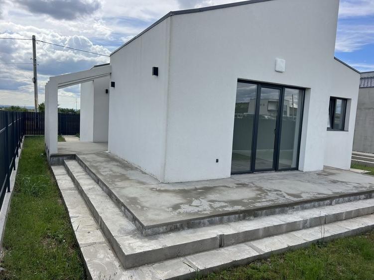Casă cu 3 camere în Șimnicu de Jos