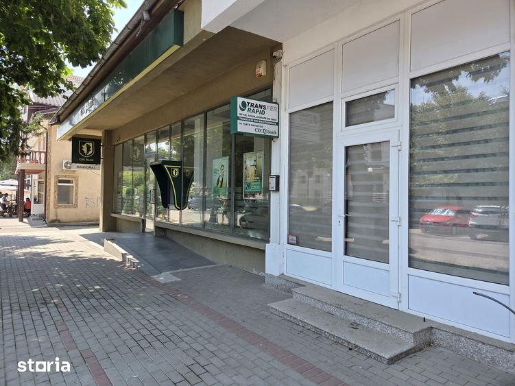 Apartament cu 4 camere semidecomandat în Central