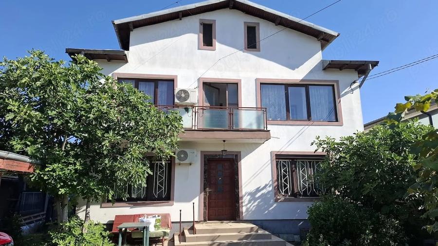 Casă cu 9 camere cu Teren 567 Mp în Central
