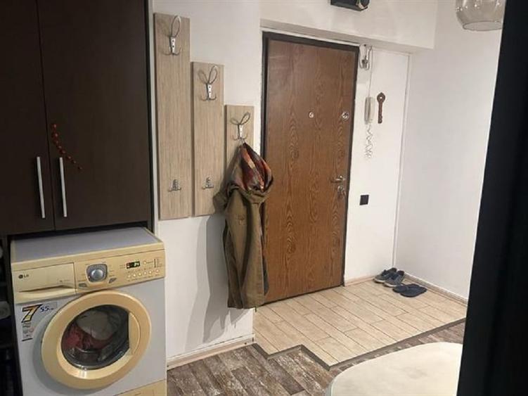 Apartament cu 2 camere decomandat în Titulescu