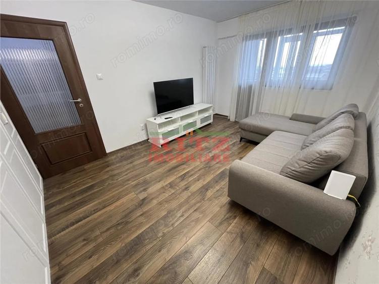 Apartament cu 3 camere decomandat în