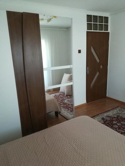Apartament cu 3 camere decomandat, mobilat în Vitan