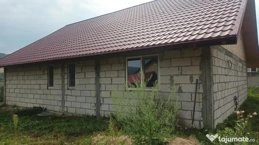 Casă cu 4 camere în Gherghești