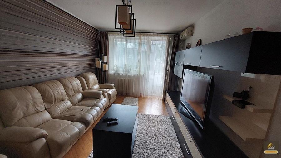 Apartament cu 3 camere decomandat în Drumul Taberei