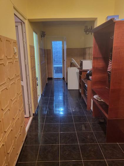 Apartament cu 3 camere decomandat în Sud