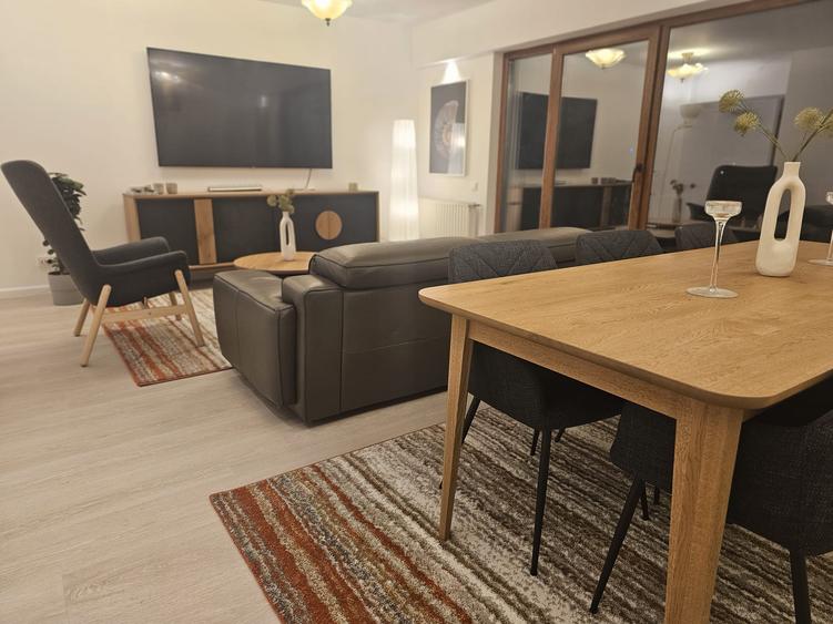 Apartament cu 4 camere, mobilat în Decebal