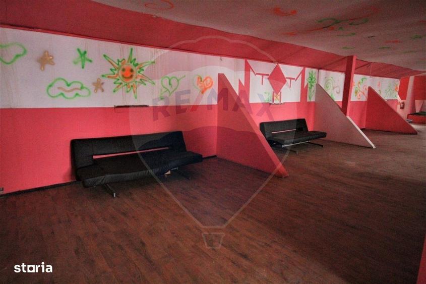 Spațiu comercial, de 400 mp, în Central